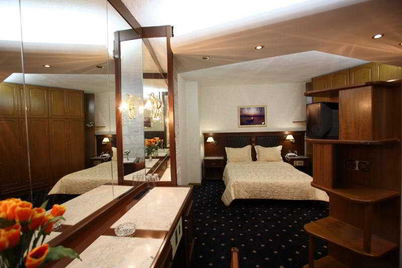 Tsamis Hotel Kastoria Exterior photo